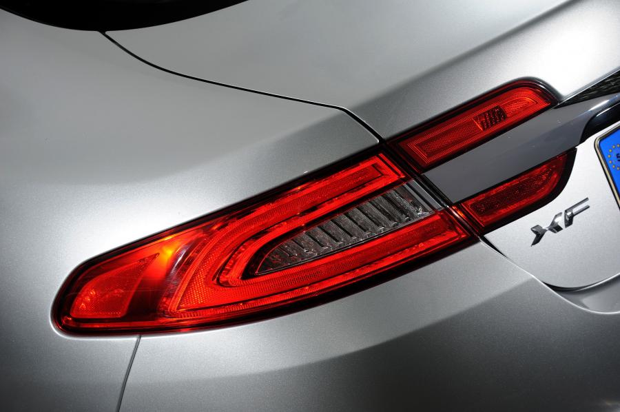  Jaguar XF 2011 года  (фото 36 из 79)